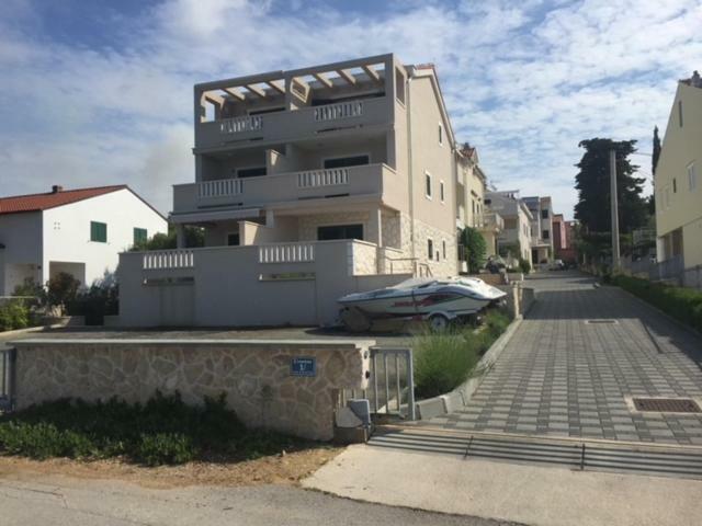 Apartmani Irina Vodice Buitenkant foto